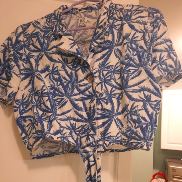 Cropped button up/tie linen shirt - Picture 1 of 5